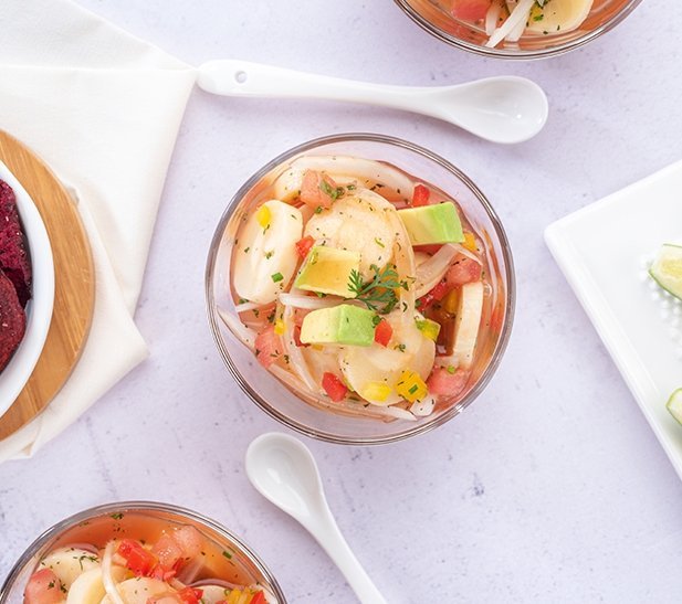 Ceviche de palmito con chips de remolacha